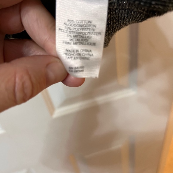 Beautiful Gray Sweater with metallic pattern - Picture 3 of 4